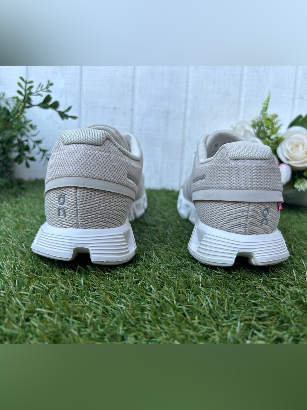 On Cloud 5 Trainers Color: Pearl / White women 7 new - Picture 8 of 16